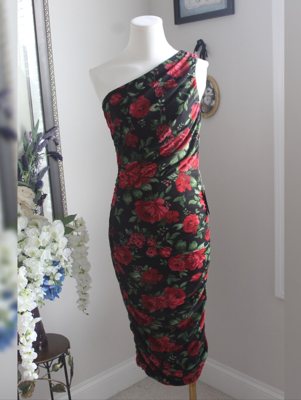 Nordstrom Black One-Shoulder Floral Bodycon Dress with Red Roses